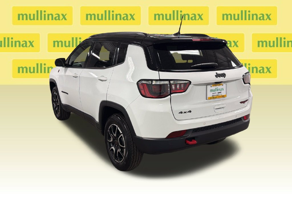 Used 2025 Jeep Compass Trailhawk AWD/4WD image 14