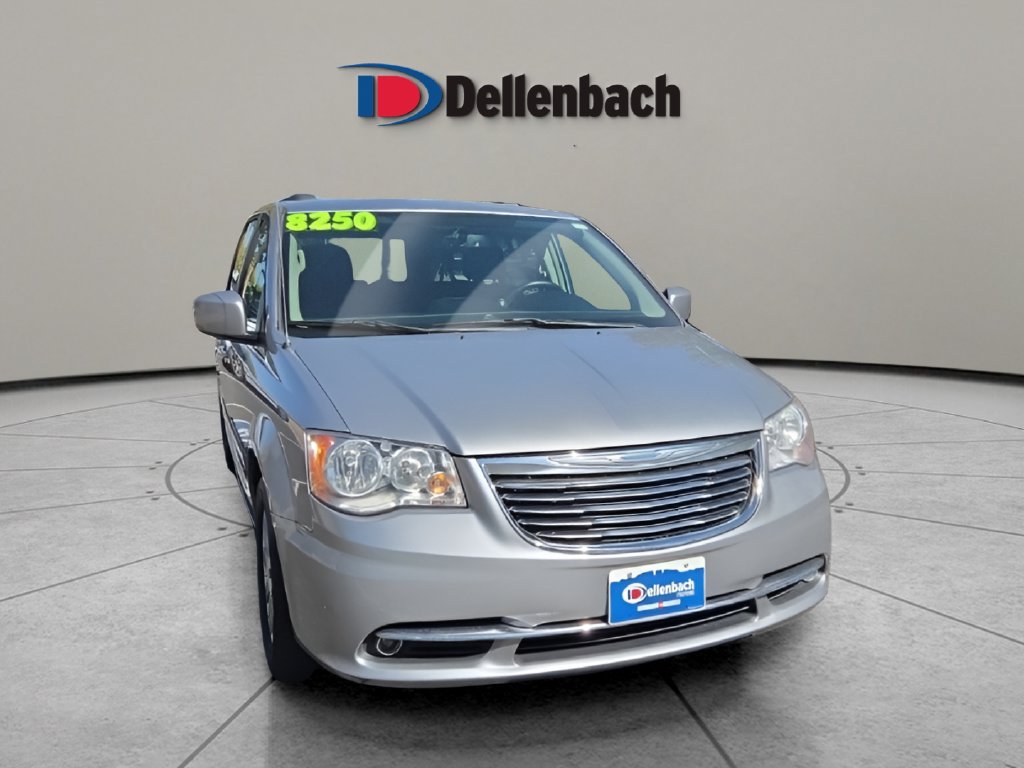 Used 2015 Chrysler Town & Country Touring FWD image 7