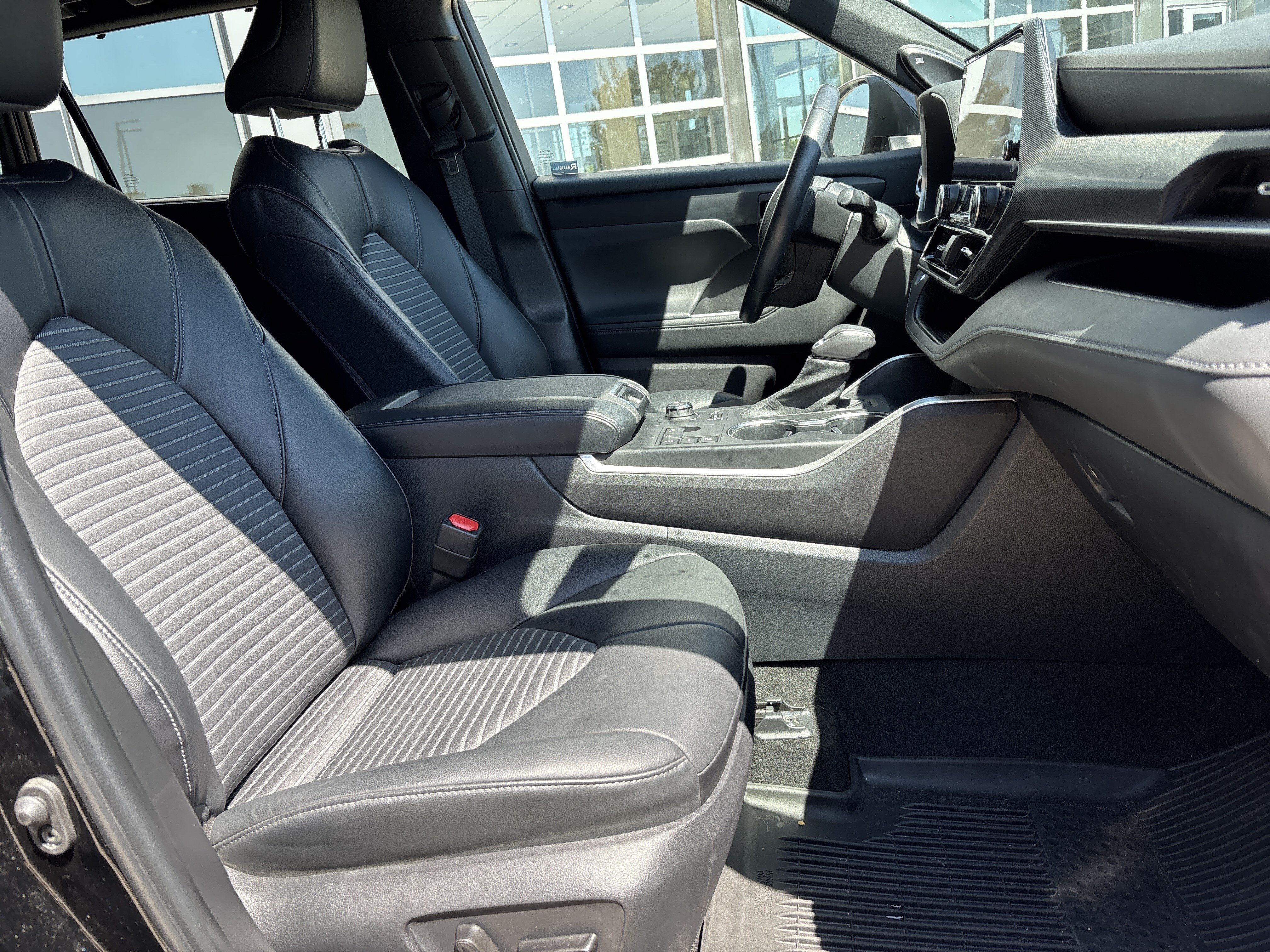 Used 2023 Toyota Highlander XSE AWD/4WD image 28