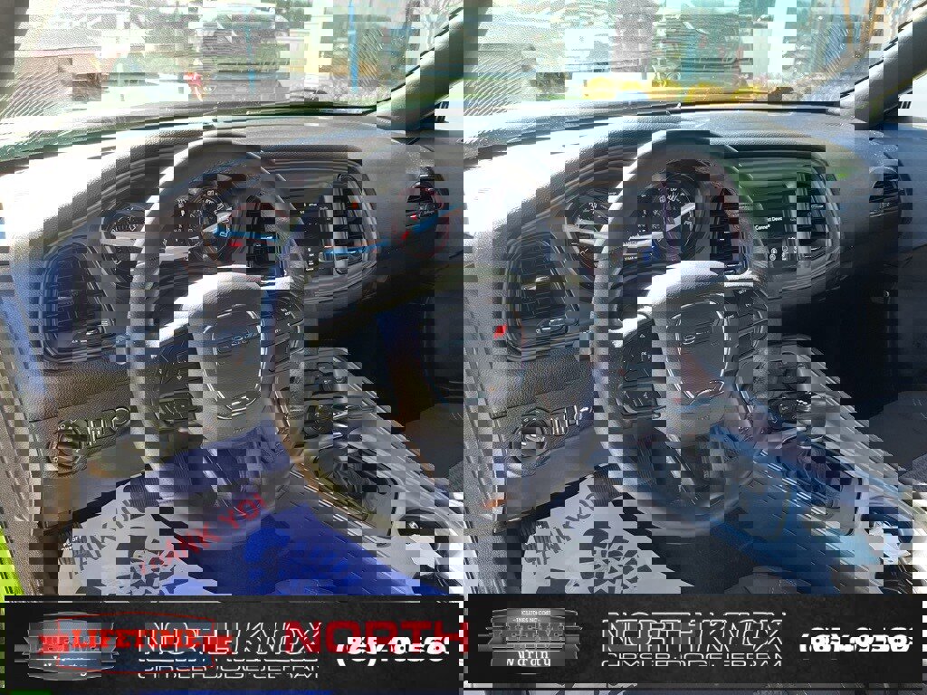 Used 2023 Dodge Challenger SXT w/ Blacktop Package image 9