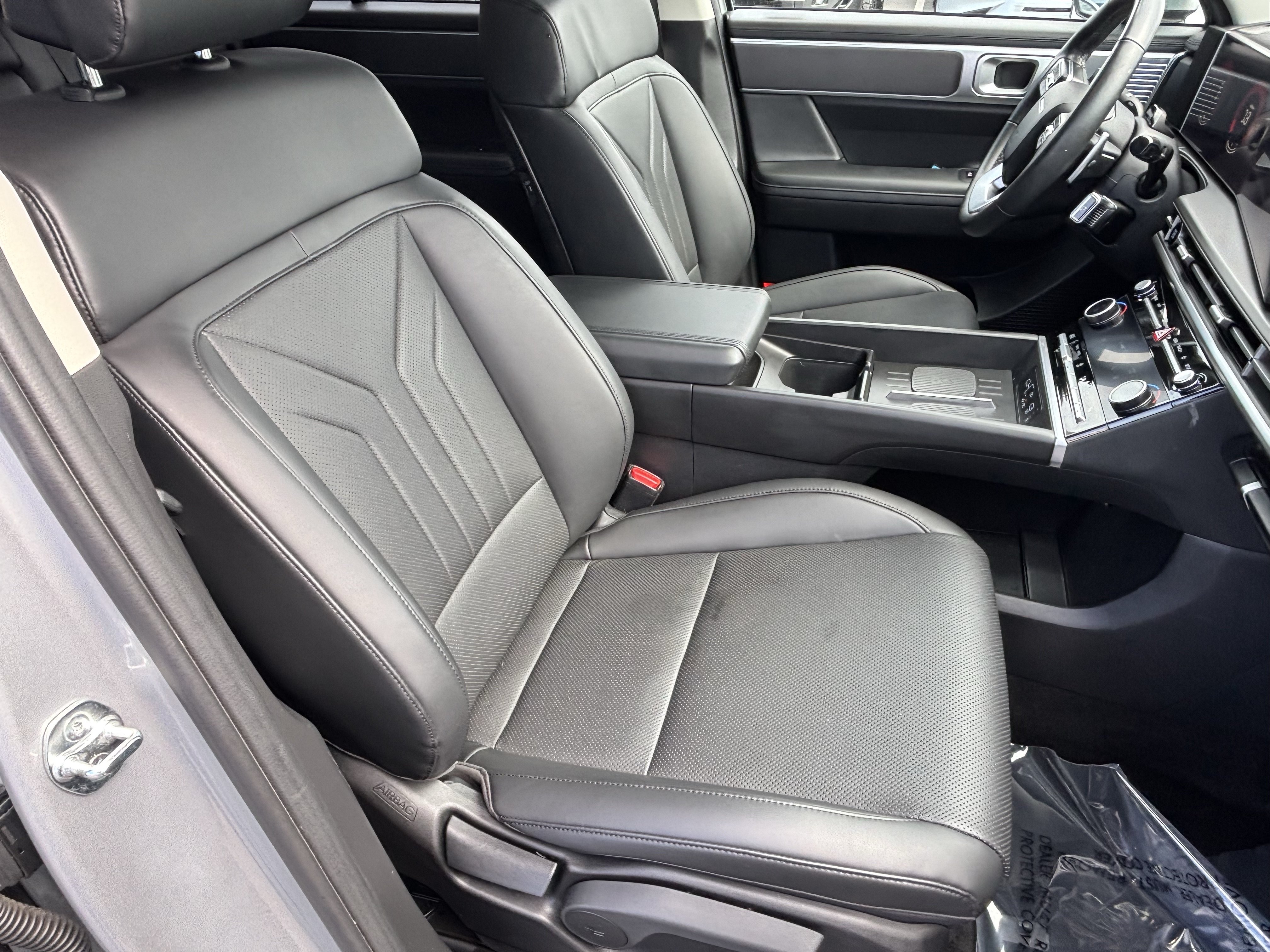 Used 2025 Hyundai Santa Fe SEL FWD image 10