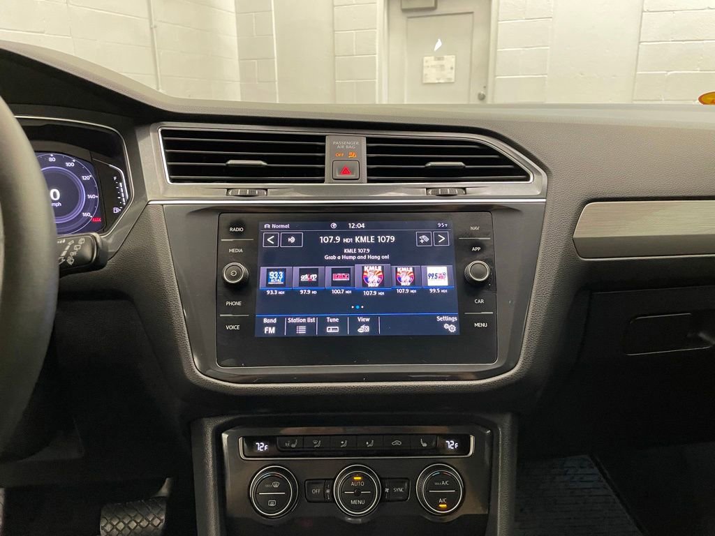 Used 2020 Volkswagen Tiguan SEL AWD/4WD image 15