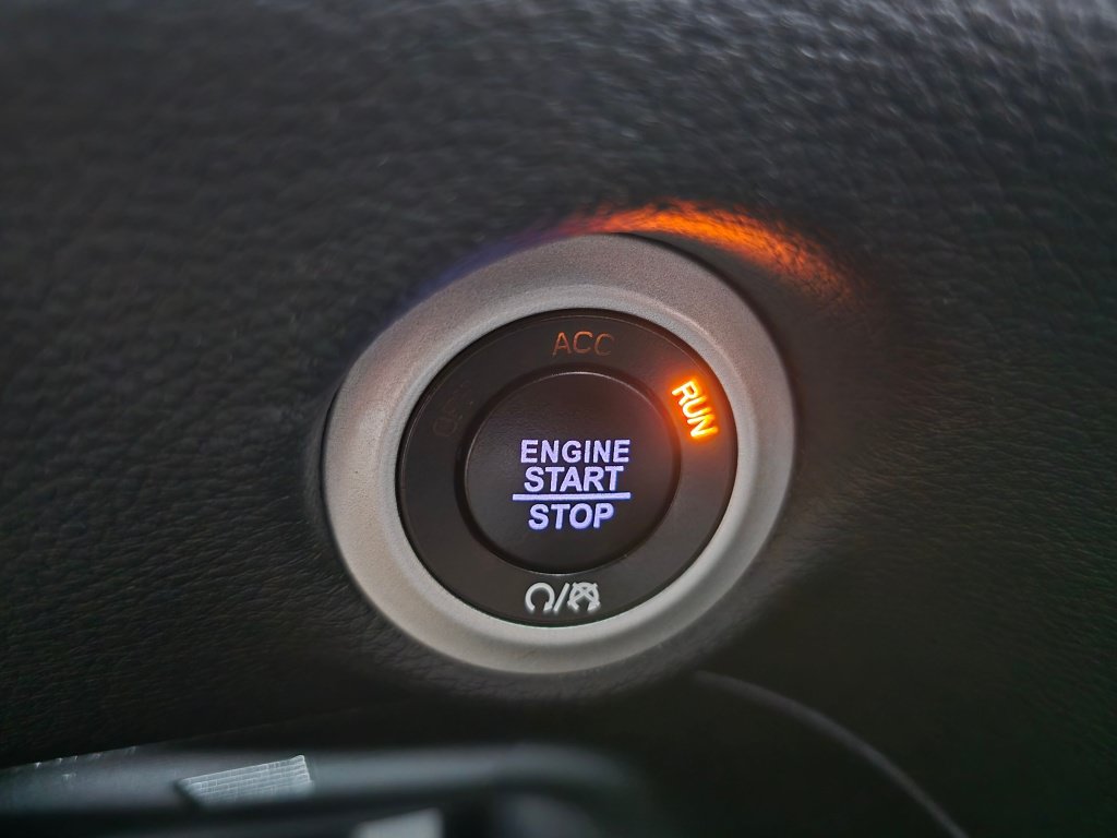 Used 2023 Chrysler Pacifica Limited w/ Uconnect Theater Family Group FWD image 29