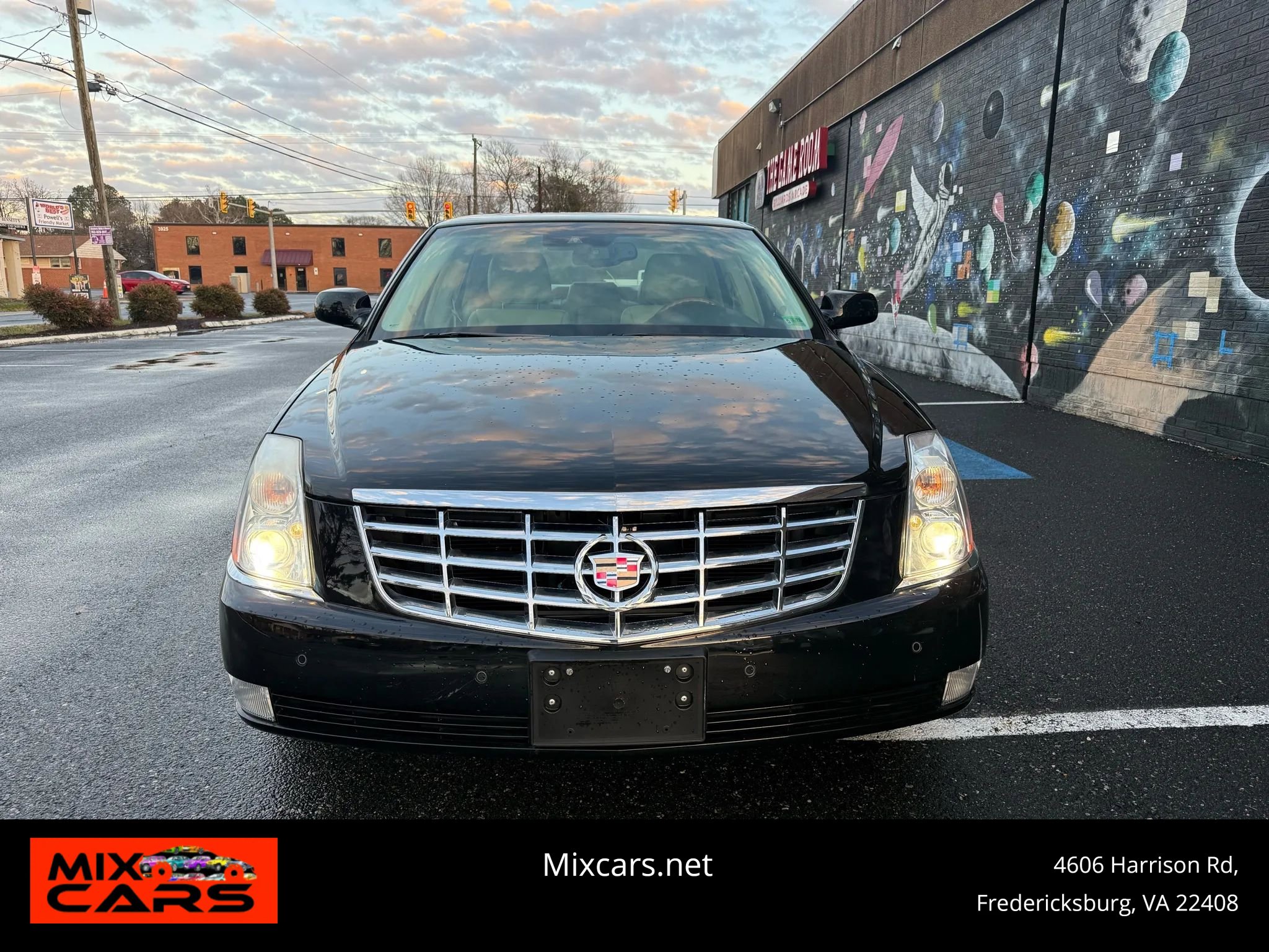 Used 2010 Cadillac DTS Platinum FWD image 1