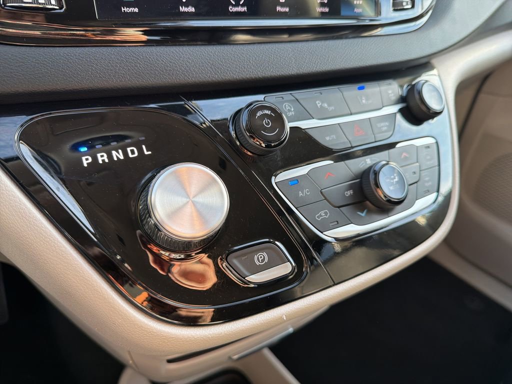 Used 2024 Chrysler Pacifica Touring-L FWD image 69