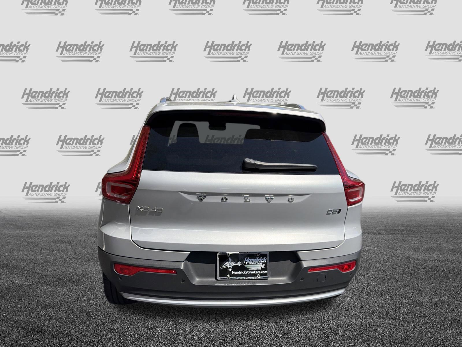 Certified 2025 Volvo XC40 B5 Core image 9