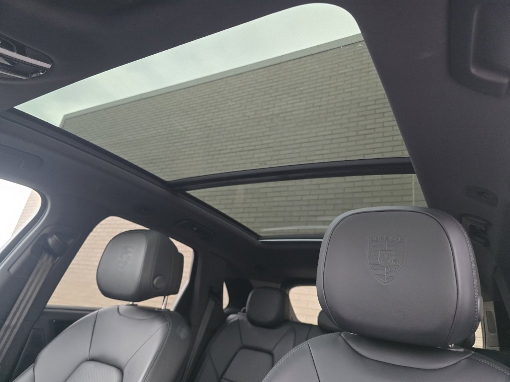 Certified 2023 Porsche Cayenne image 16