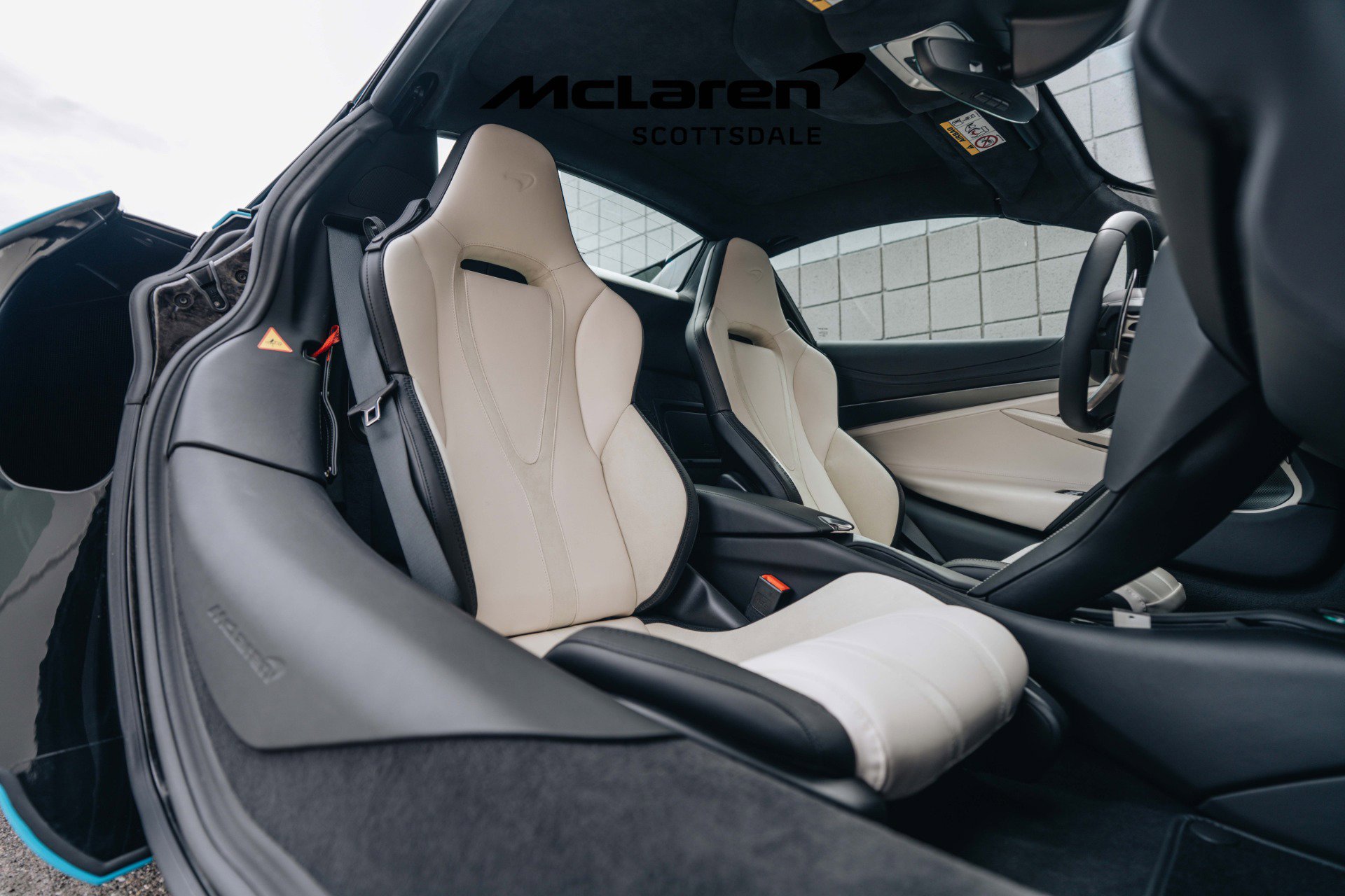 Used 2025 McLaren 750S Spider image 31