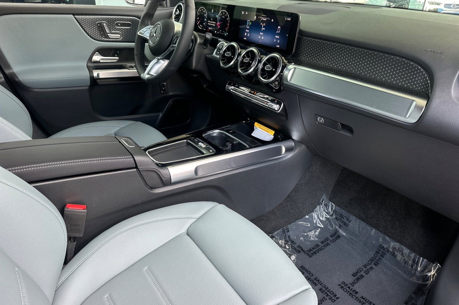 New 2026 Mercedes-Benz GLB 250 image 9