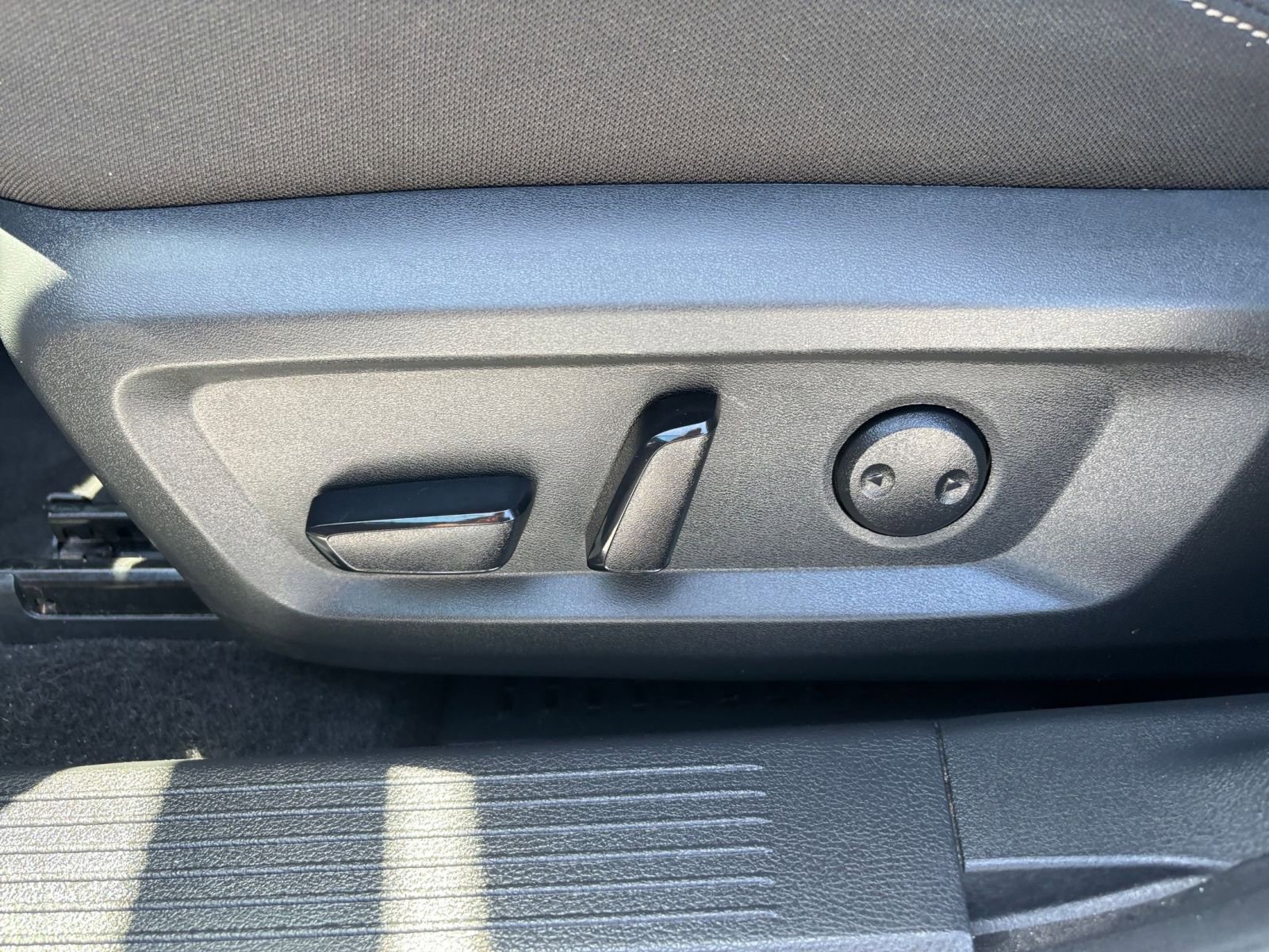 Used 2024 Nissan Rogue SV FWD image 22