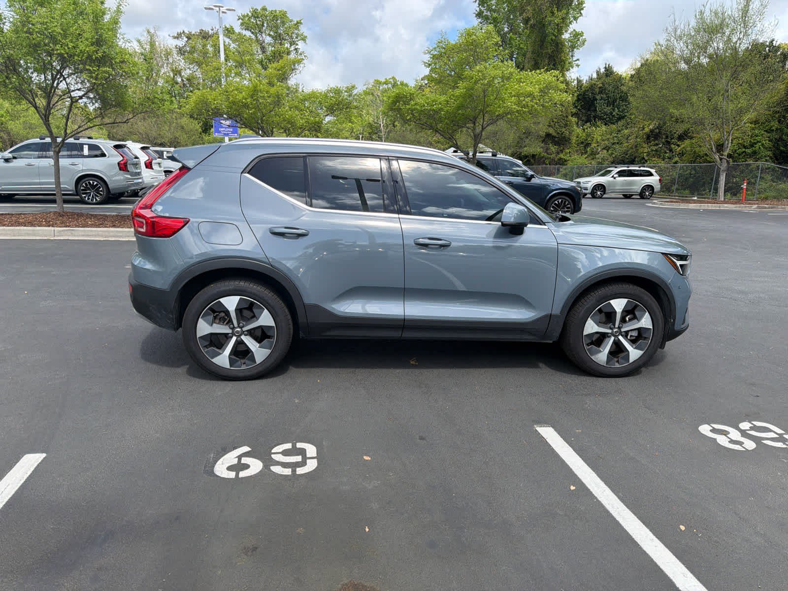 Certified 2023 Volvo XC40 B5 Plus w/ Protection Package Premier image 18