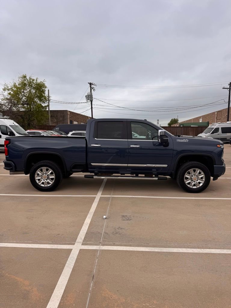 Used 2025 Chevrolet Silverado 2500 High Country w/ High Country Premium Package image 9