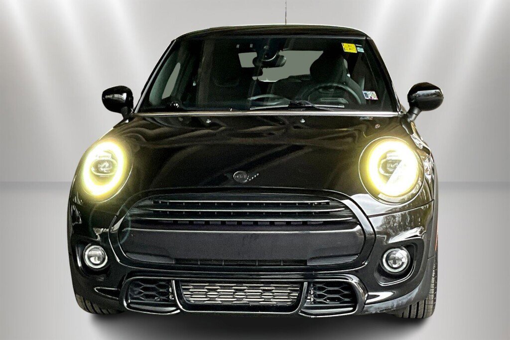 Used 2021 MINI Cooper 2-Door Hardtop image 2