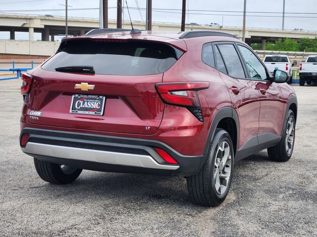 Used 2025 Chevrolet Trax LT w/ LT Convenience Package image 7