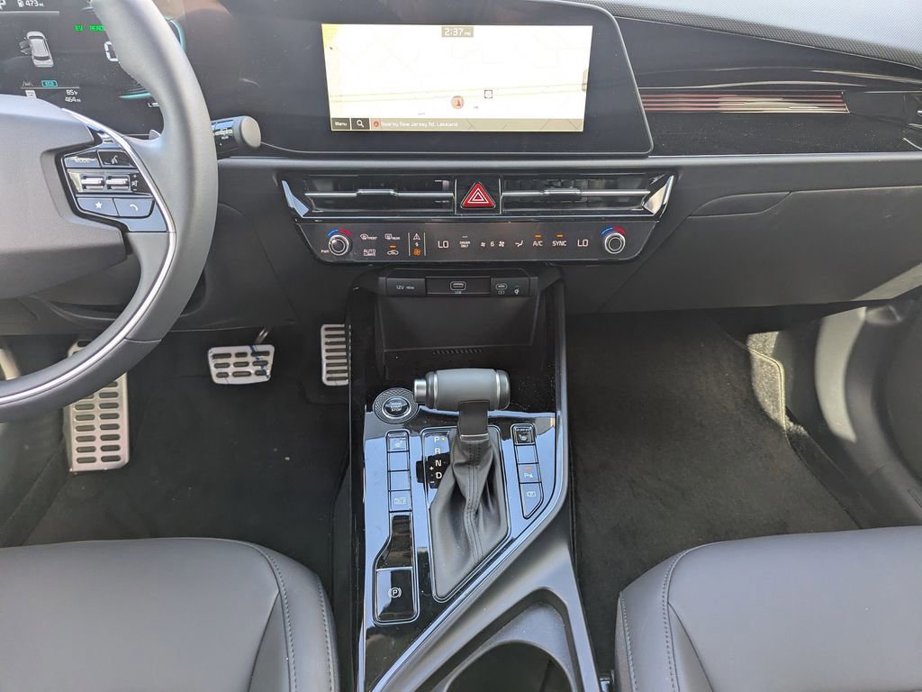 Used 2025 Kia Niro EX Touring image 12