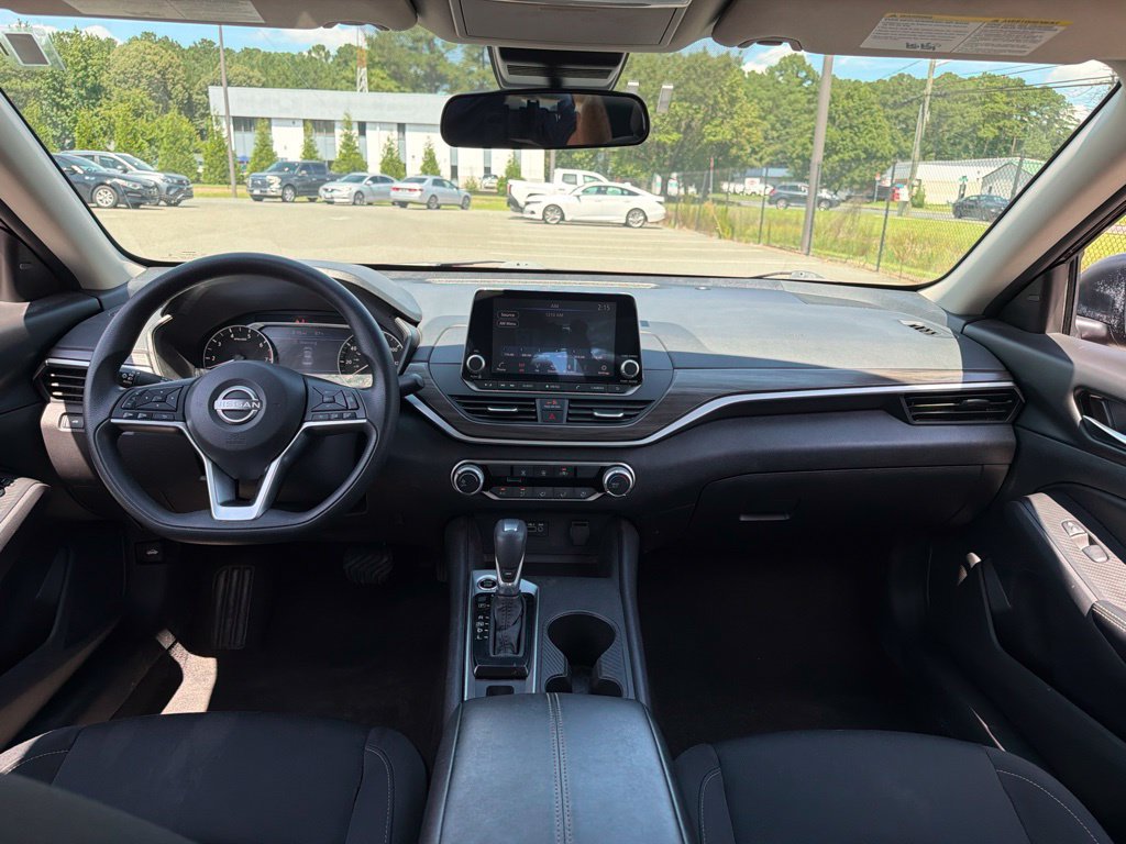 Used 2025 Nissan Altima 2.5 SV AWD/4WD image 8