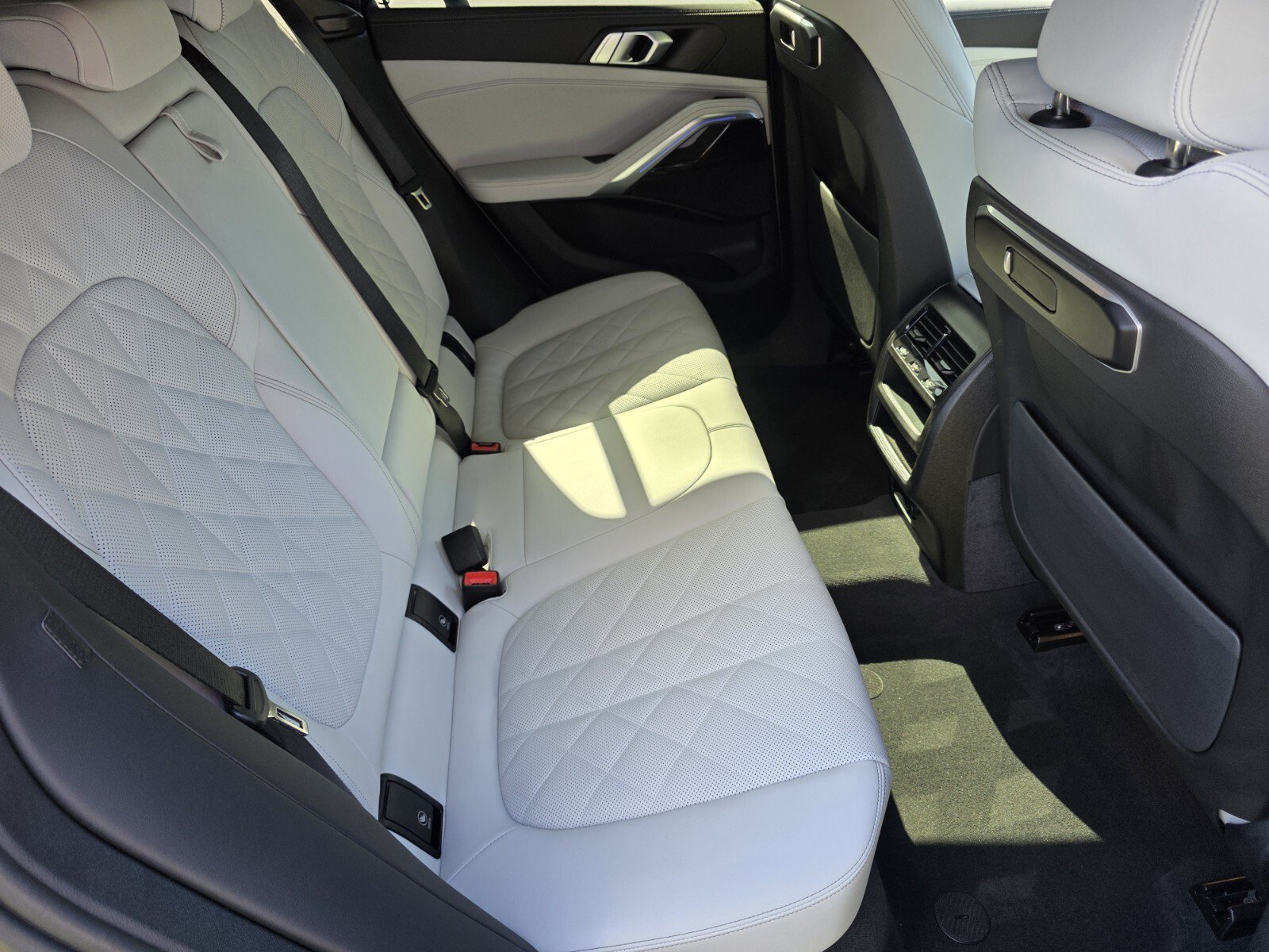 Used 2025 BMW X6 xDrive40i AWD/4WD image 5