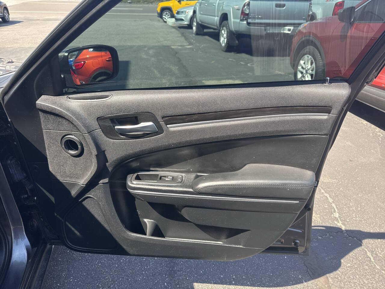Used 2015 Chrysler 300 Limited RWD image 25