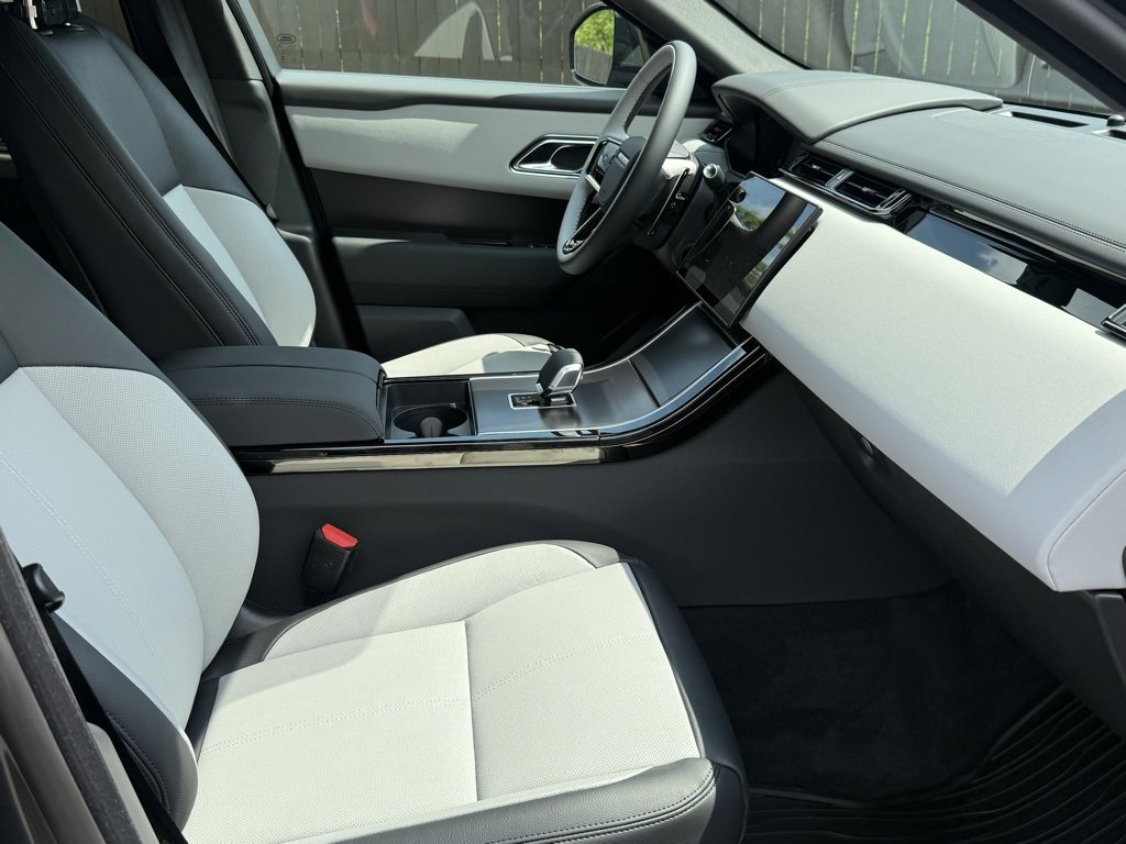 New 2026 Land Rover Range Rover Velar Dynamic SE image 12