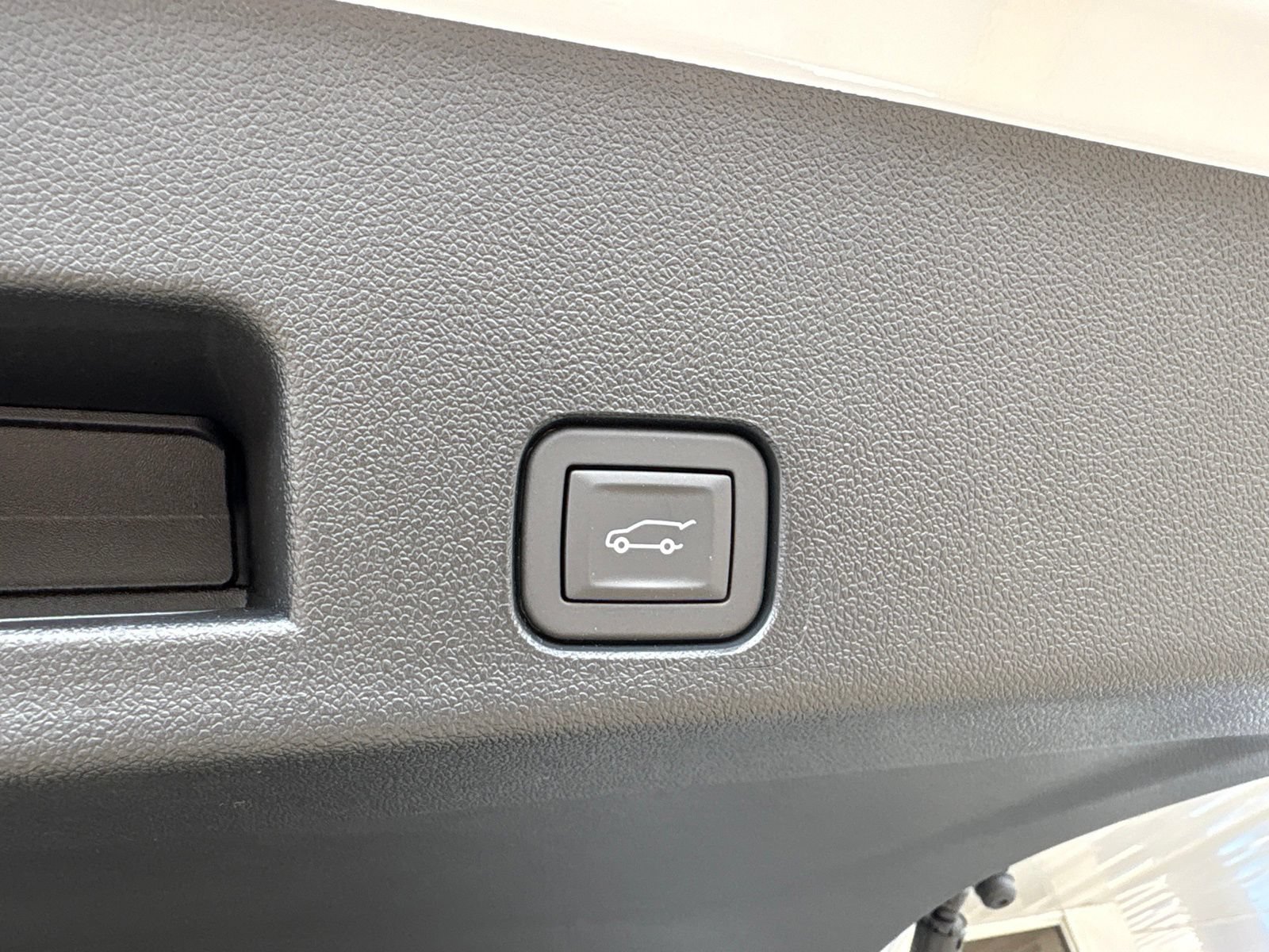 New 2026 Chevrolet Traverse LT w/ Driver Confidence Package FWD image 19