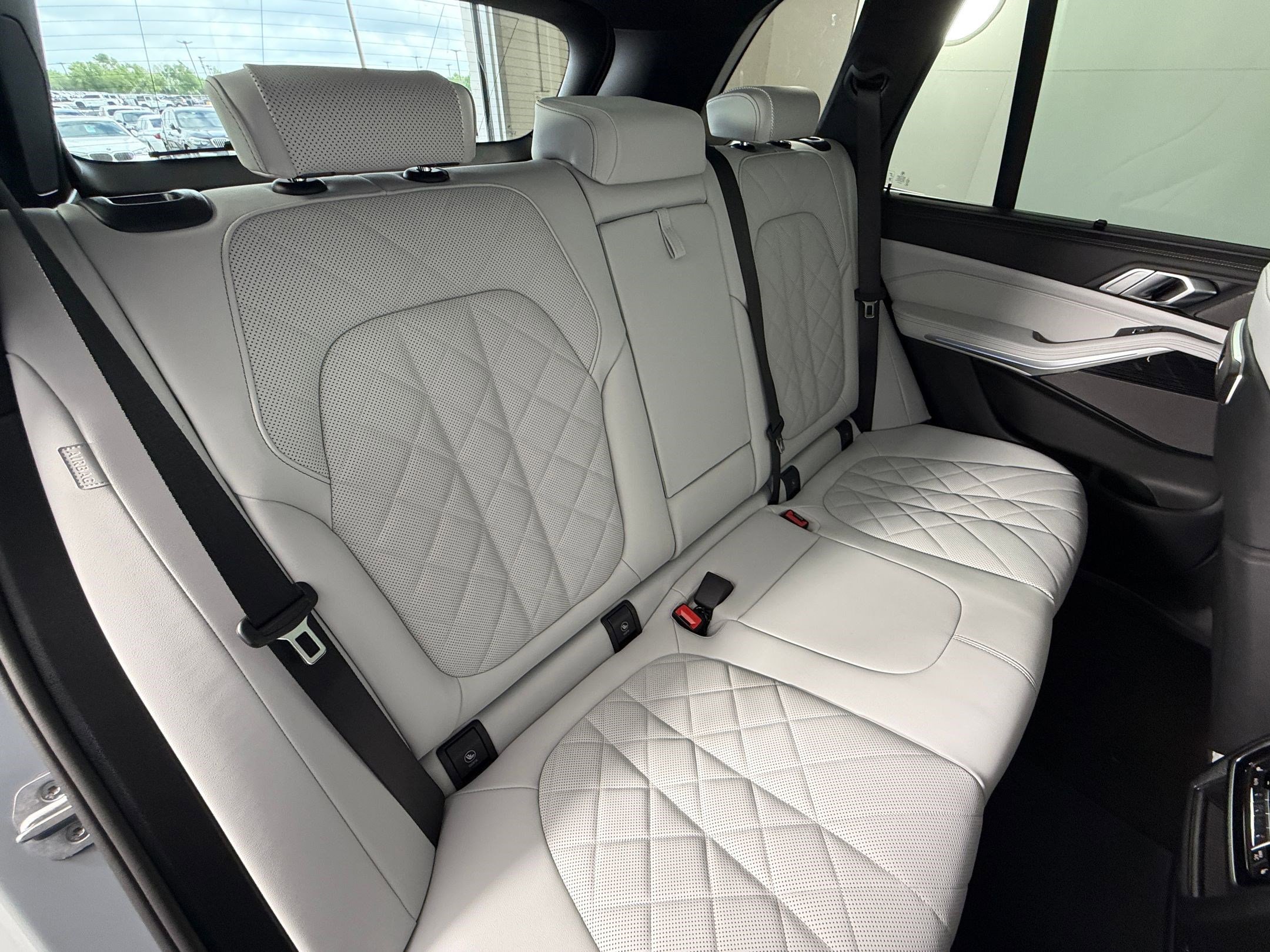 New 2026 BMW X5 xDrive50e w/ Executive Package image 33