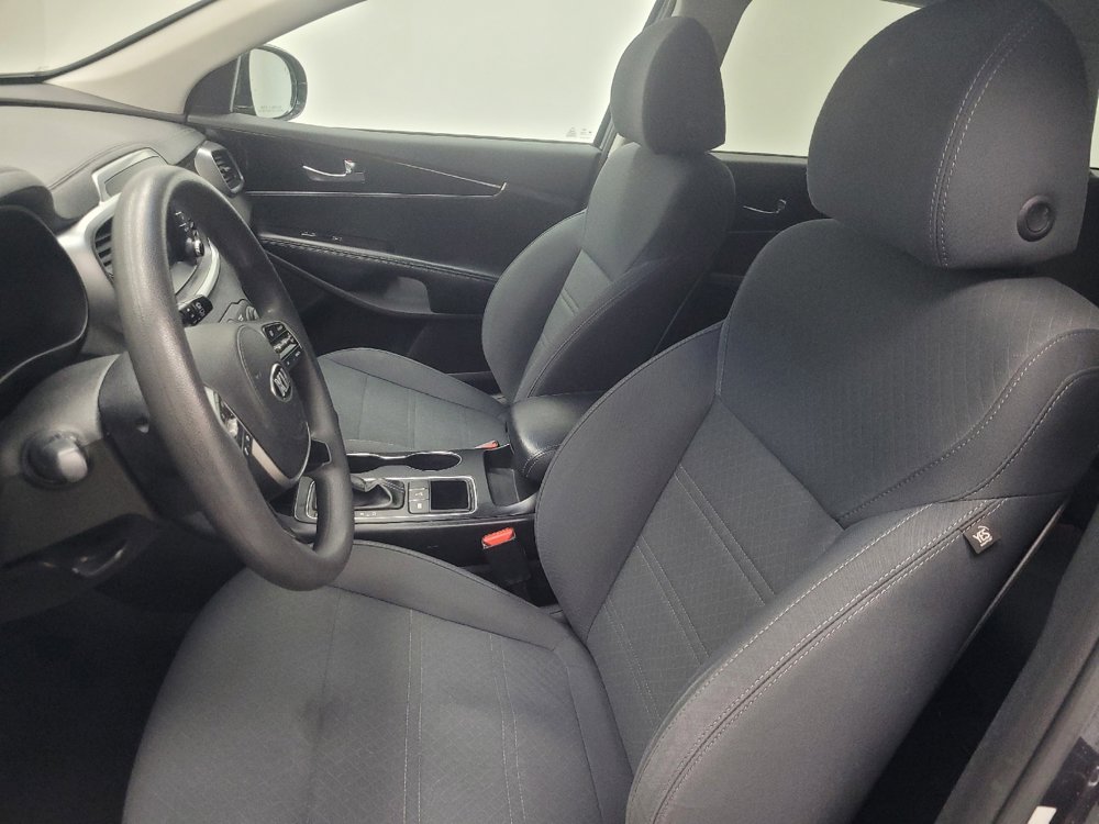 Used 2019 Kia Sorento LX image 17