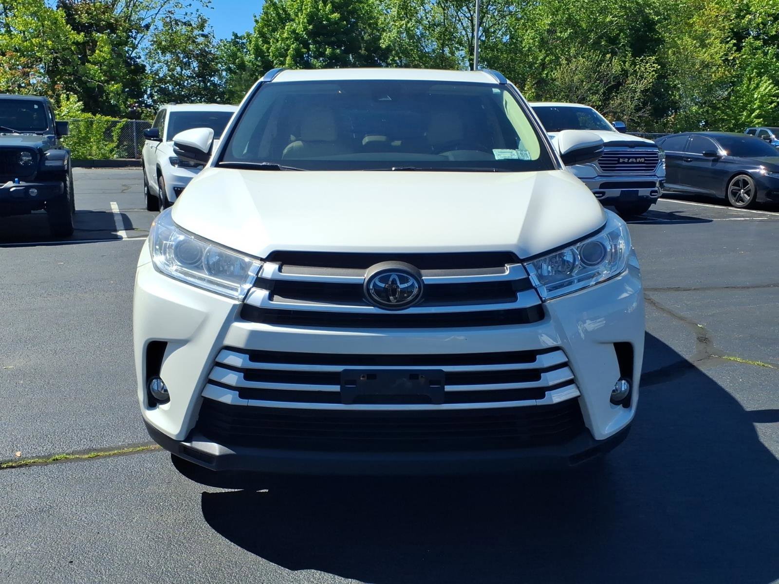Used 2018 Toyota Highlander XLE AWD/4WD image 2