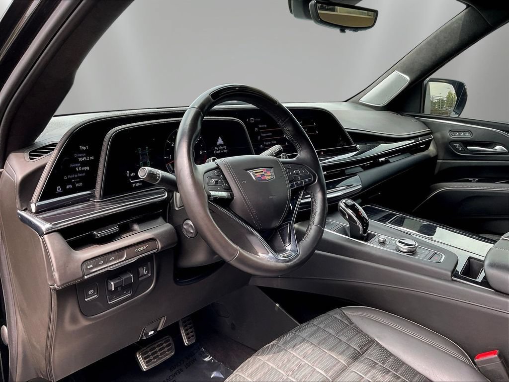 Used 2023 Cadillac Escalade ESV V w/ LPO, ONYX Package AWD/4WD image 13