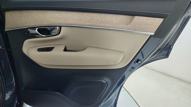 New 2026 Volvo XC90 T8 Plus w/ Protection Package Premier AWD/4WD image 36