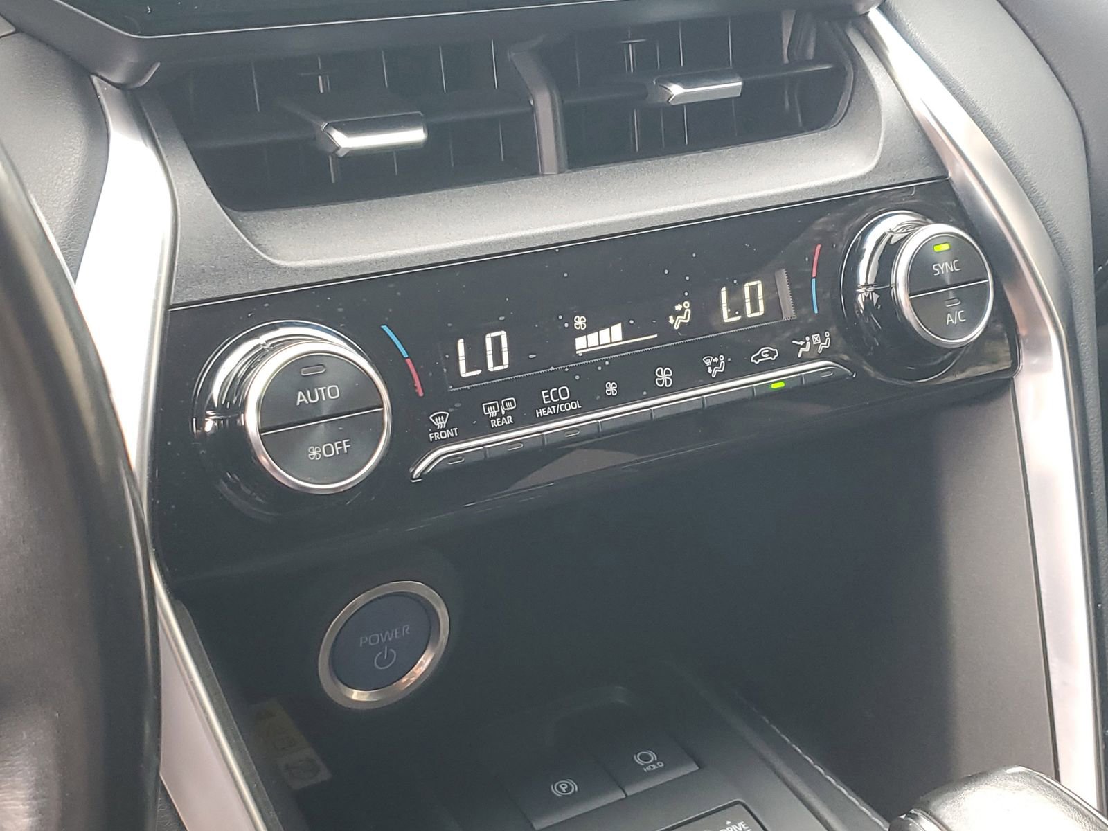 Used 2022 Toyota Venza LE image 26