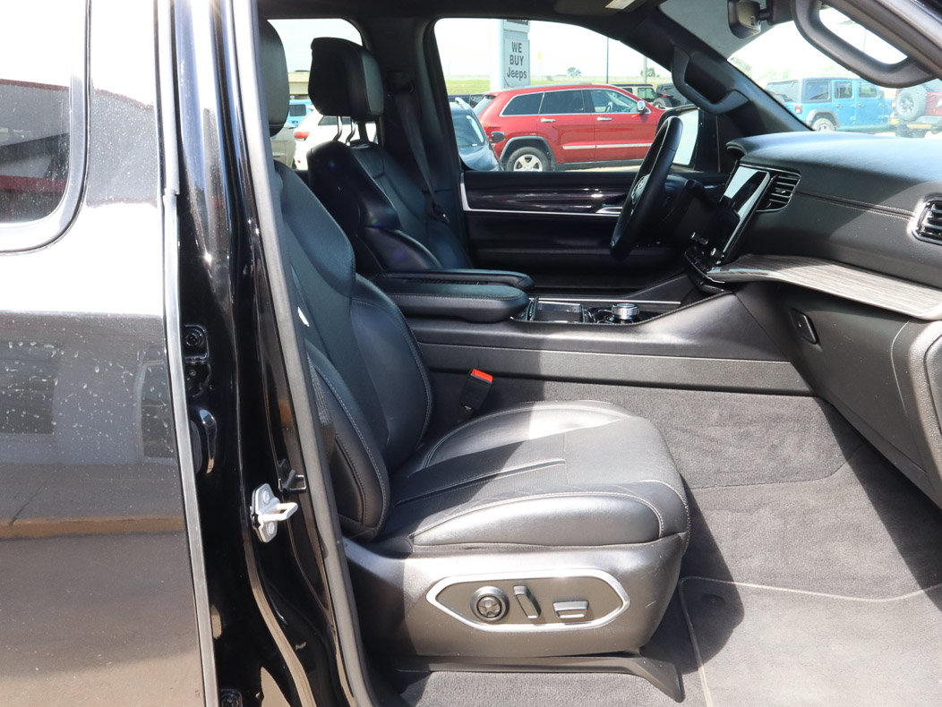 Used 2022 Jeep Wagoneer Series II AWD/4WD image 27