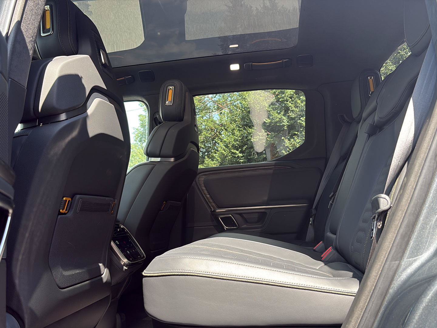 Used 2022 Rivian R1T Adventure AWD/4WD image 19
