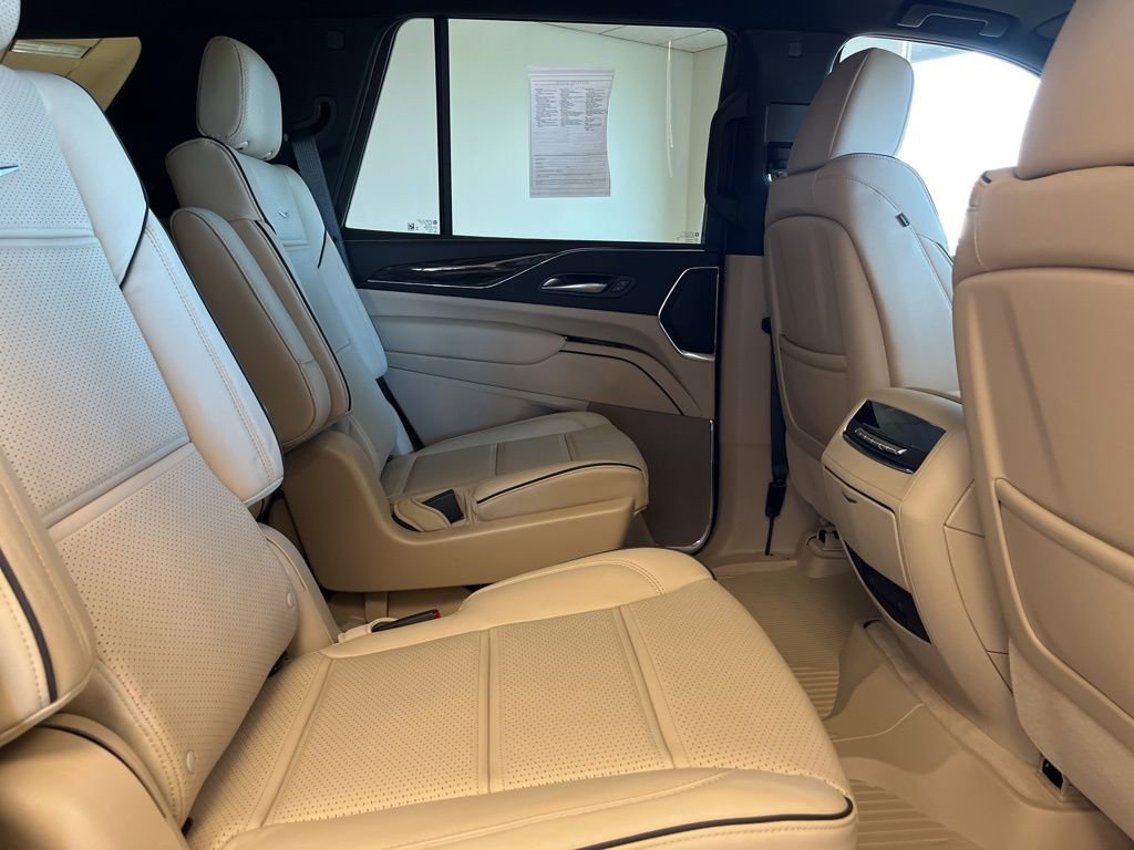 Certified 2024 Cadillac Escalade Premium Luxury AWD/4WD image 13