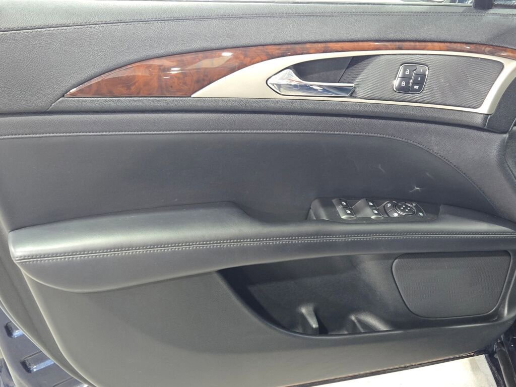 Used 2017 Lincoln MKZ Reserve image 23