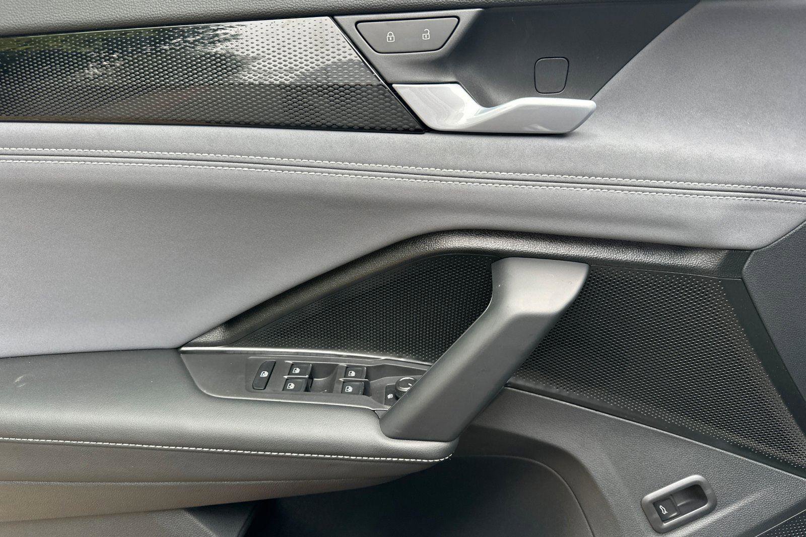 New 2026 Volkswagen Tiguan SE image 10