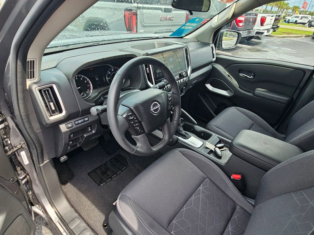 Used 2025 Nissan Frontier SV w/ SV Convenience Package RWD image 16