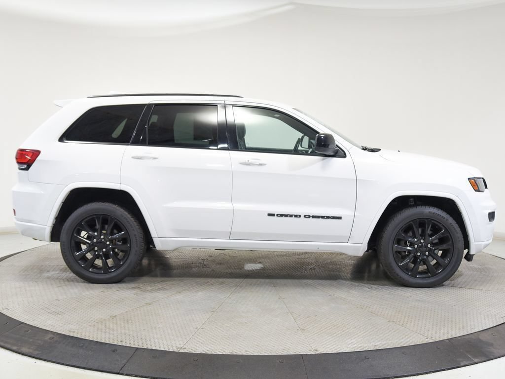 Used 2022 Jeep Grand Cherokee Laredo X AWD/4WD image 24