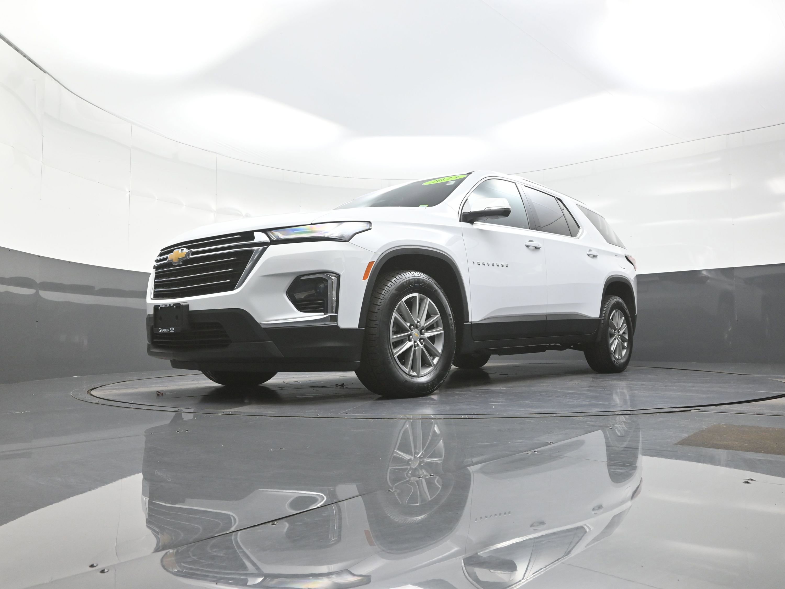Used 2023 Chevrolet Traverse LT image 11