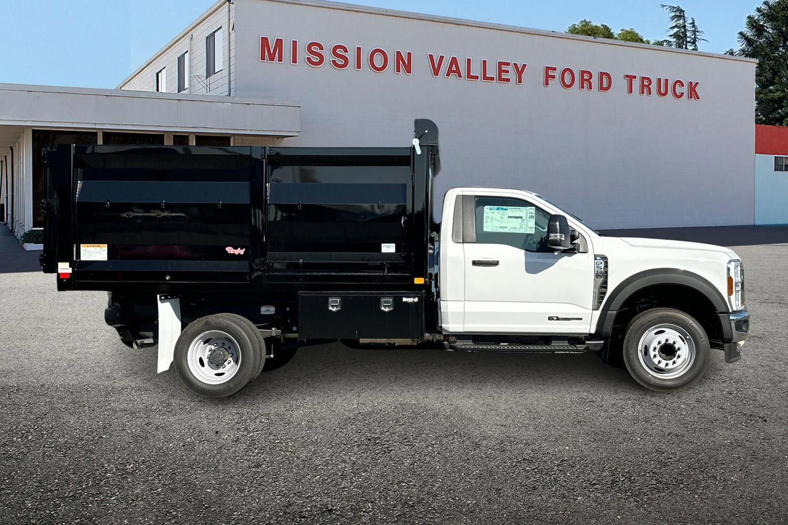 New 2025 Ford F550 2WD Regular Cab Super Duty image 3