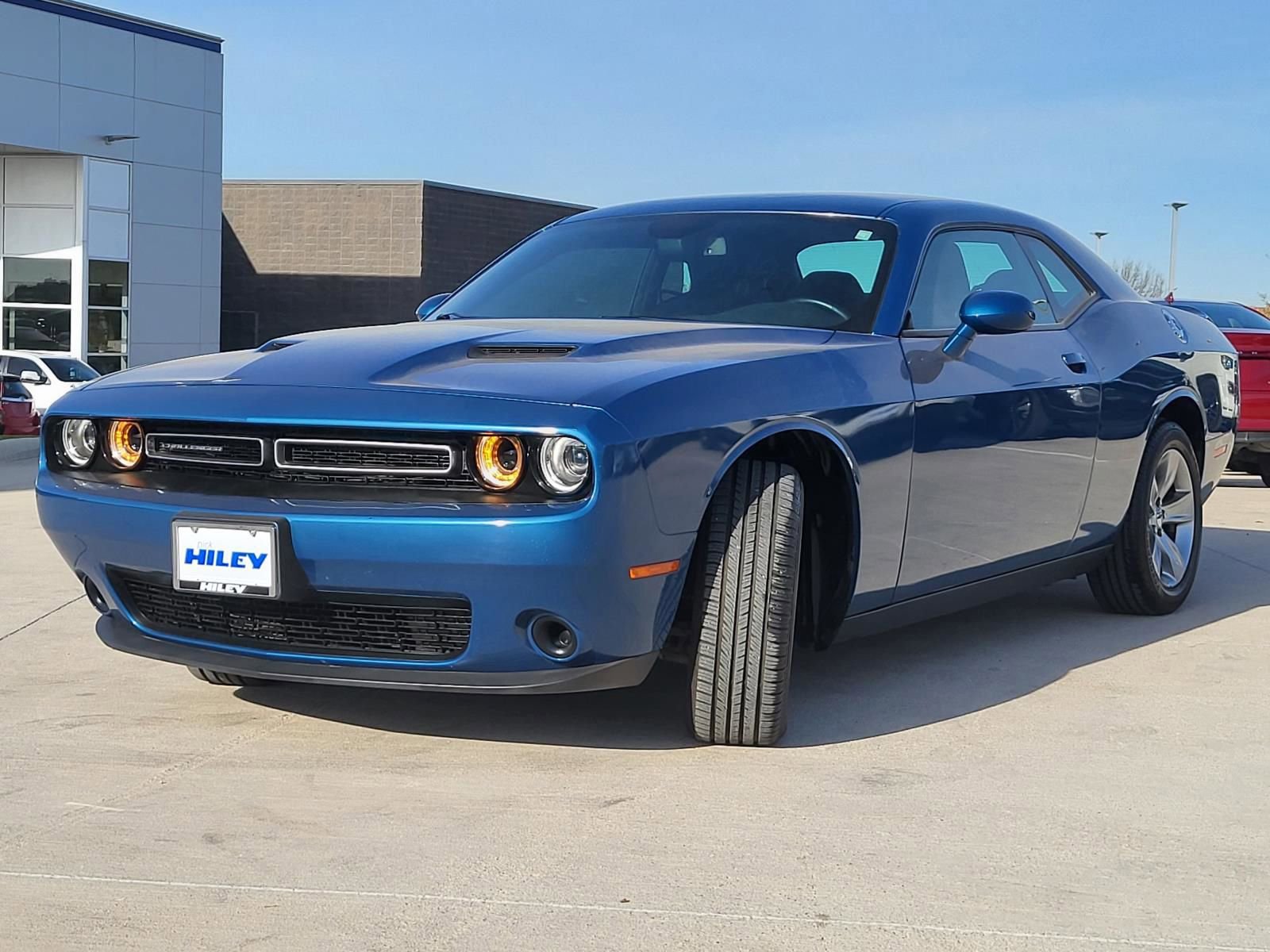 Used 2022 Dodge Challenger SXT image 2