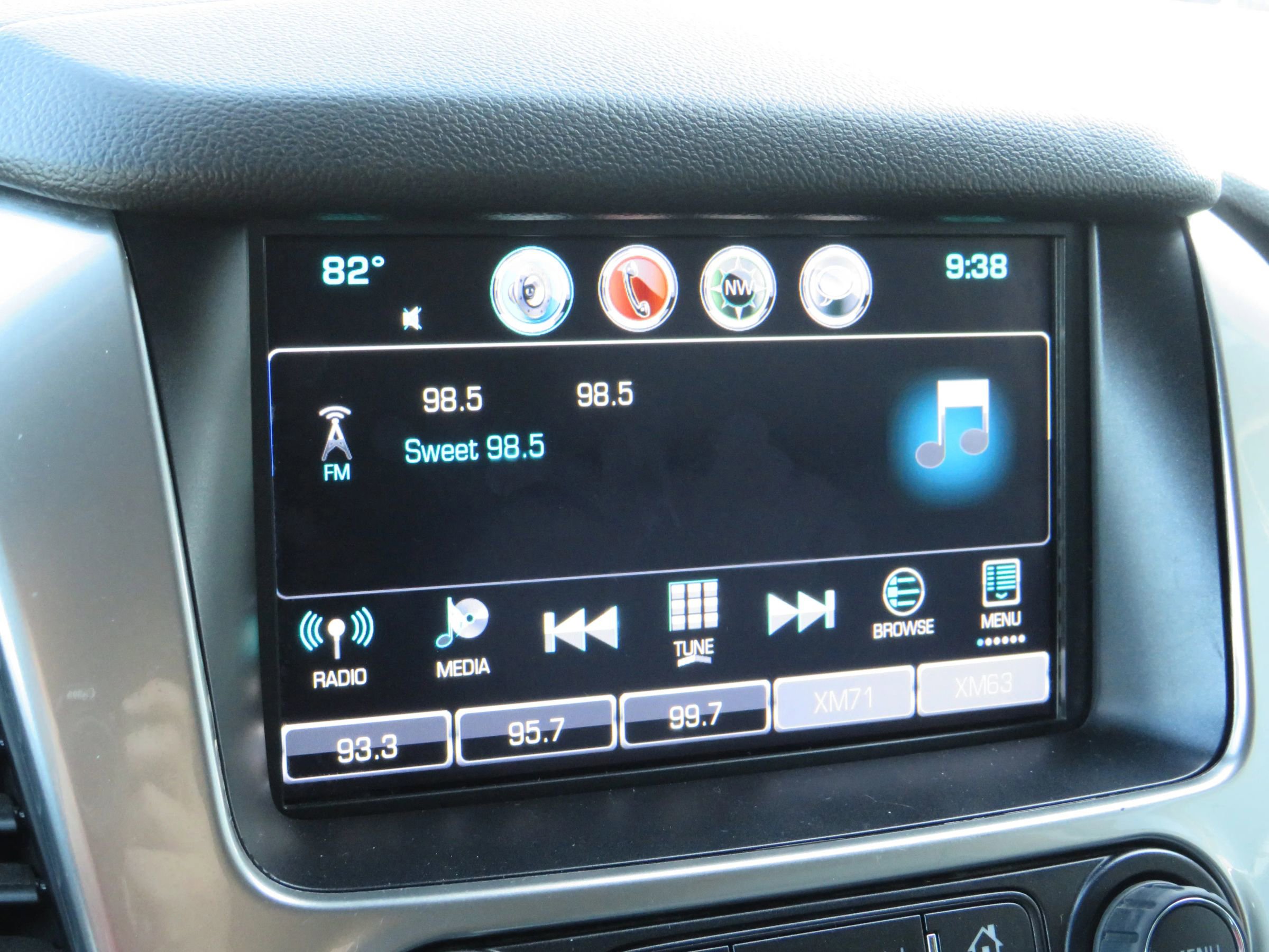 Used 2020 Chevrolet Suburban LT AWD/4WD image 23