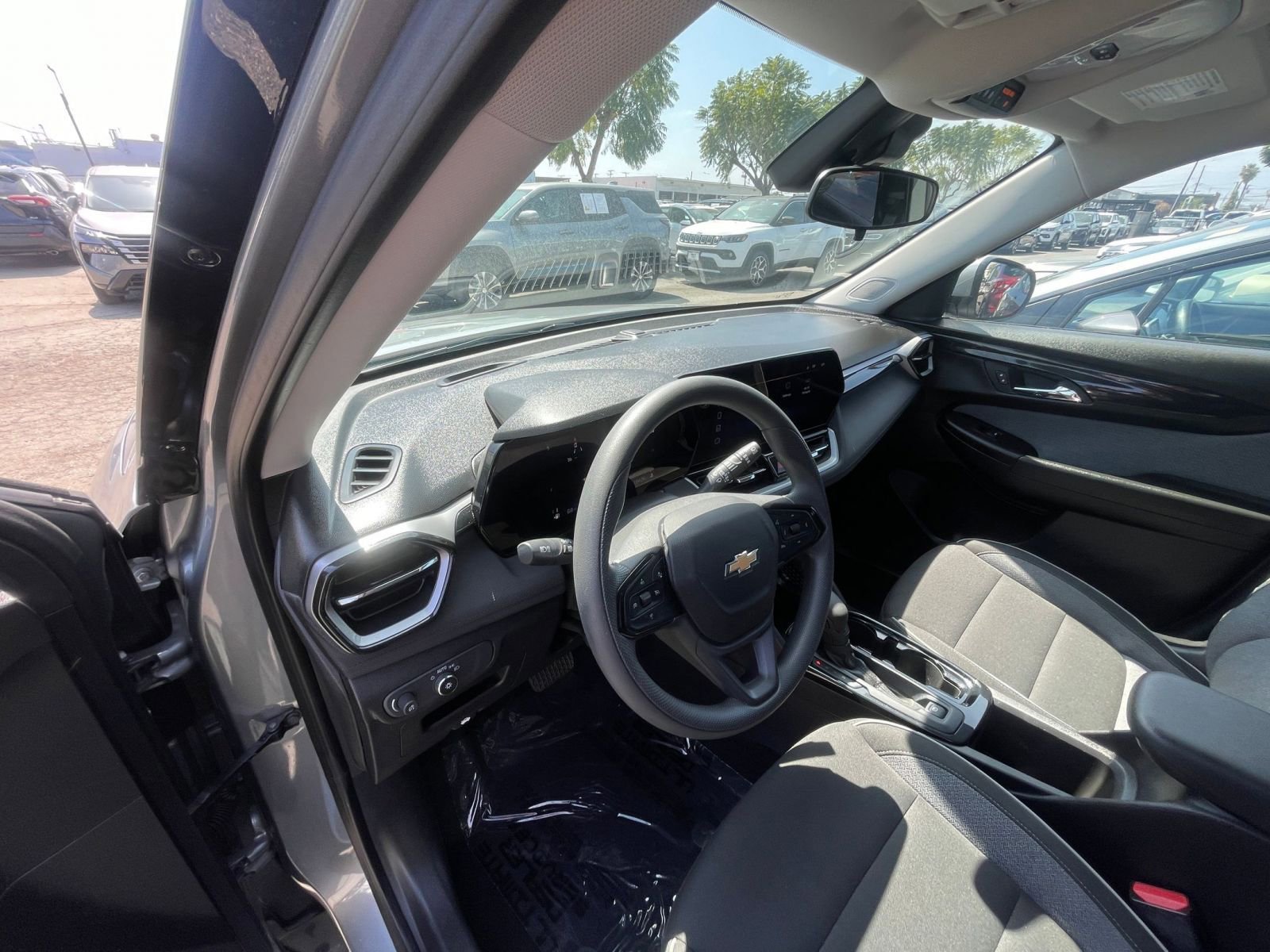 Used 2025 Chevrolet TrailBlazer LT FWD image 35