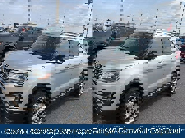 Used 2016 Ford Explorer XLT image 4