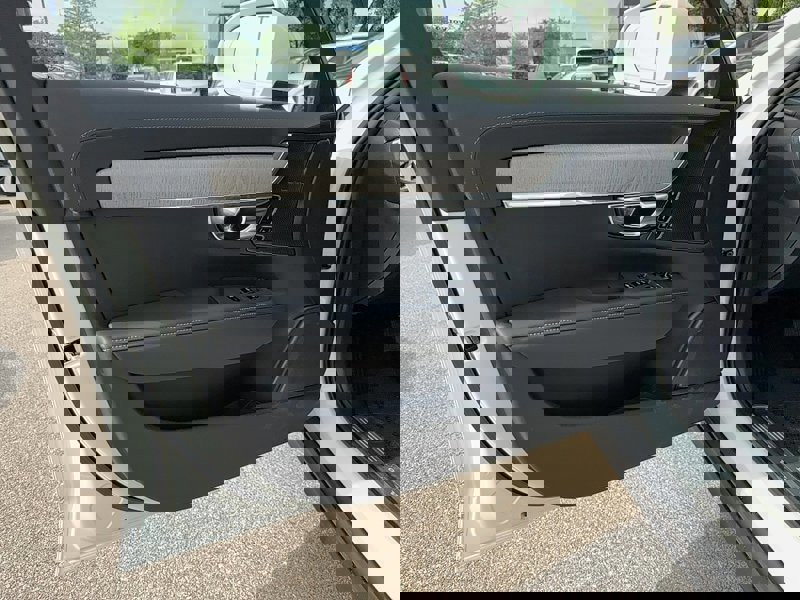 New 2025 Volvo V90 B6 Cross Country Ultra w/ Protection Package Premier image 12