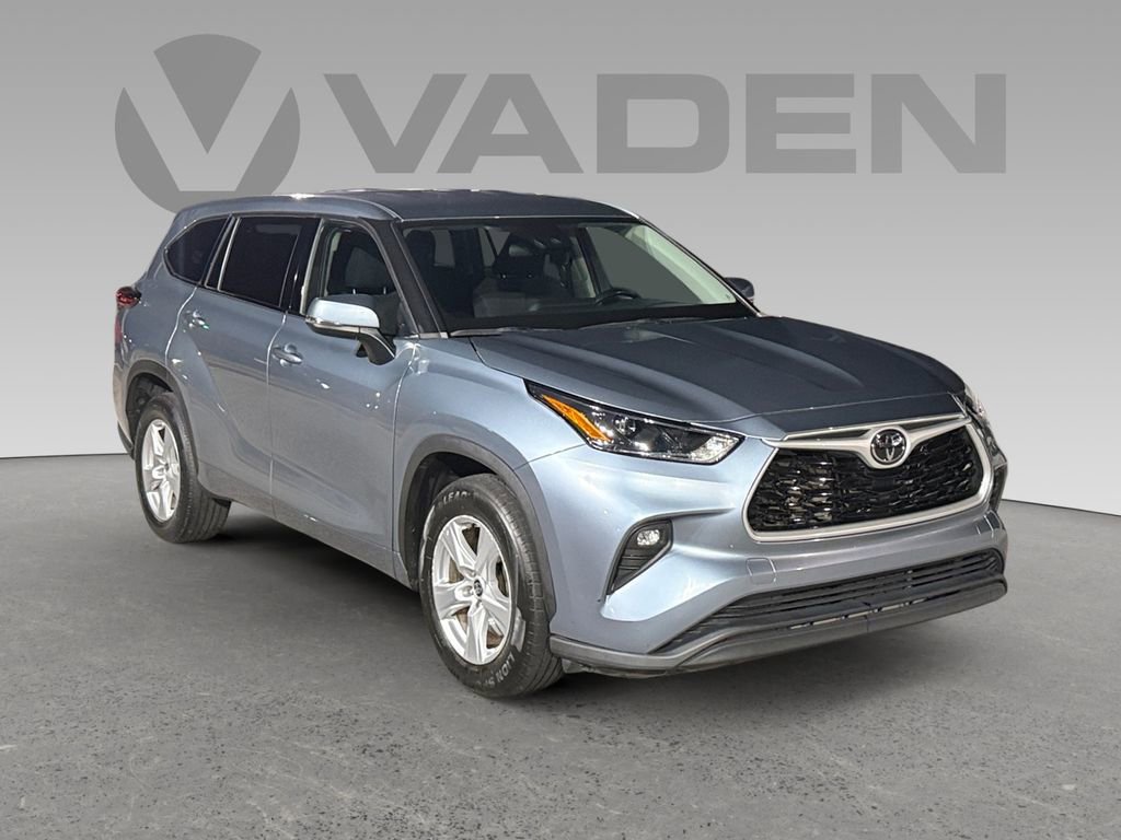 Used 2022 Toyota Highlander LE
