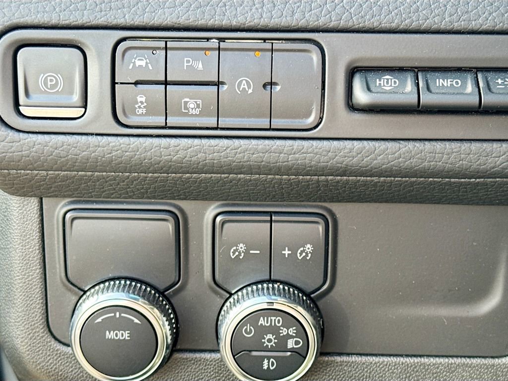 Used 2024 GMC Yukon XL Denali image 11