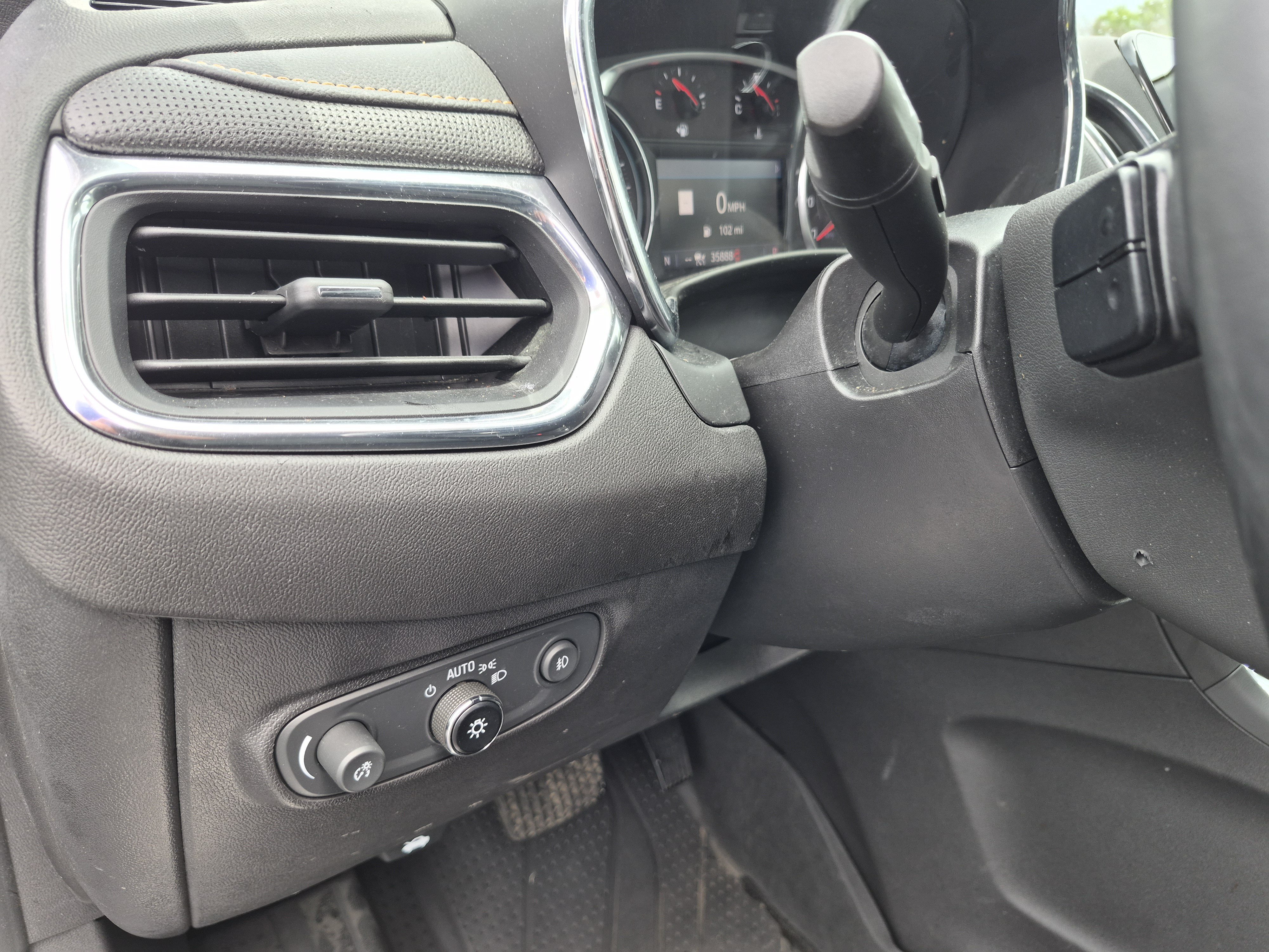Used 2023 Chevrolet Equinox Premier AWD/4WD image 19