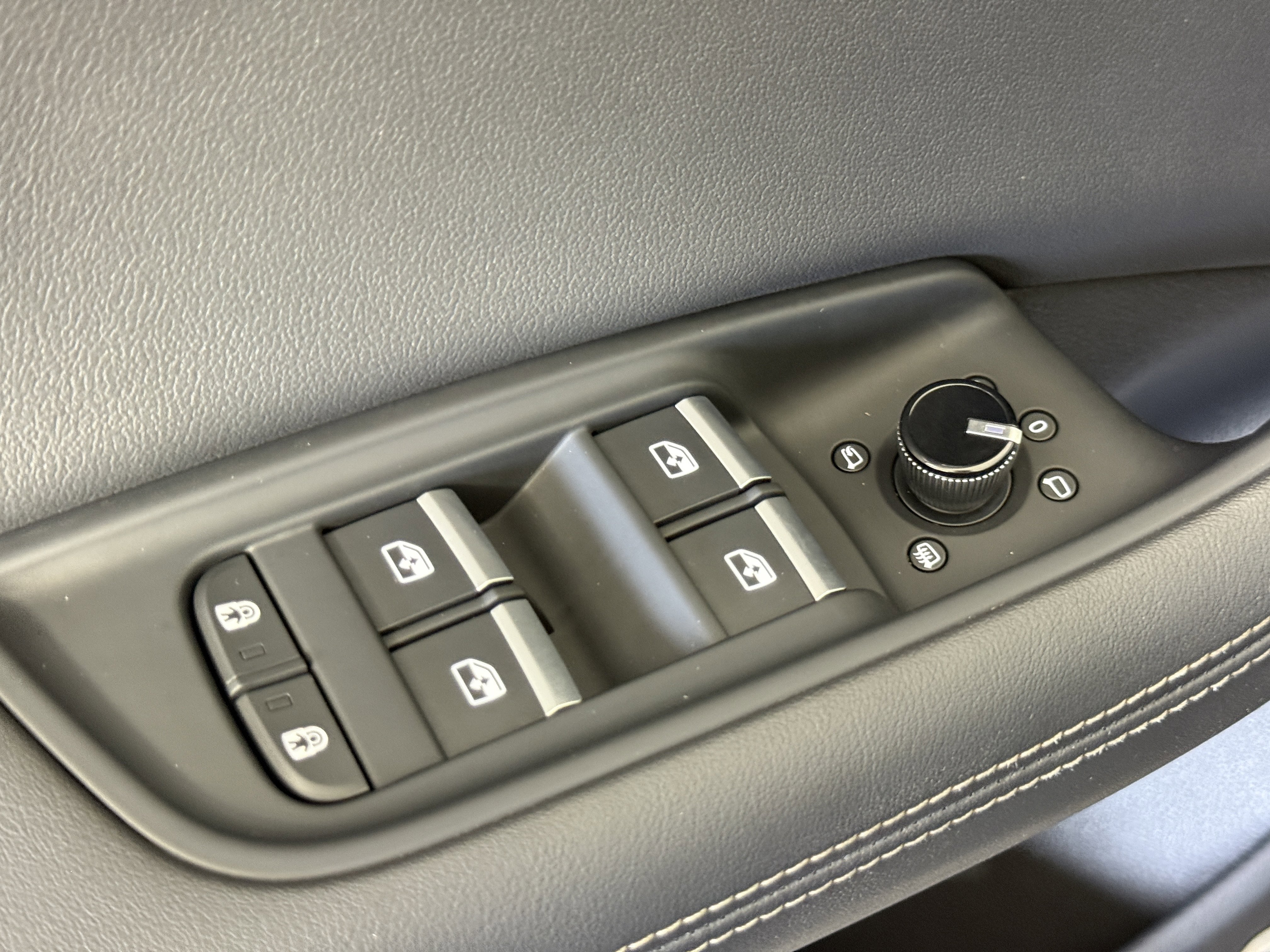 Used 2023 Audi Q8 Premium Plus image 16