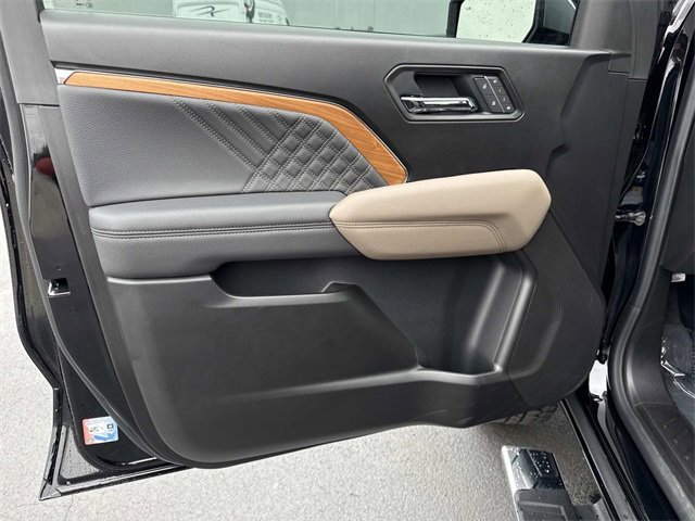 Used 2025 GMC Canyon Denali image 7