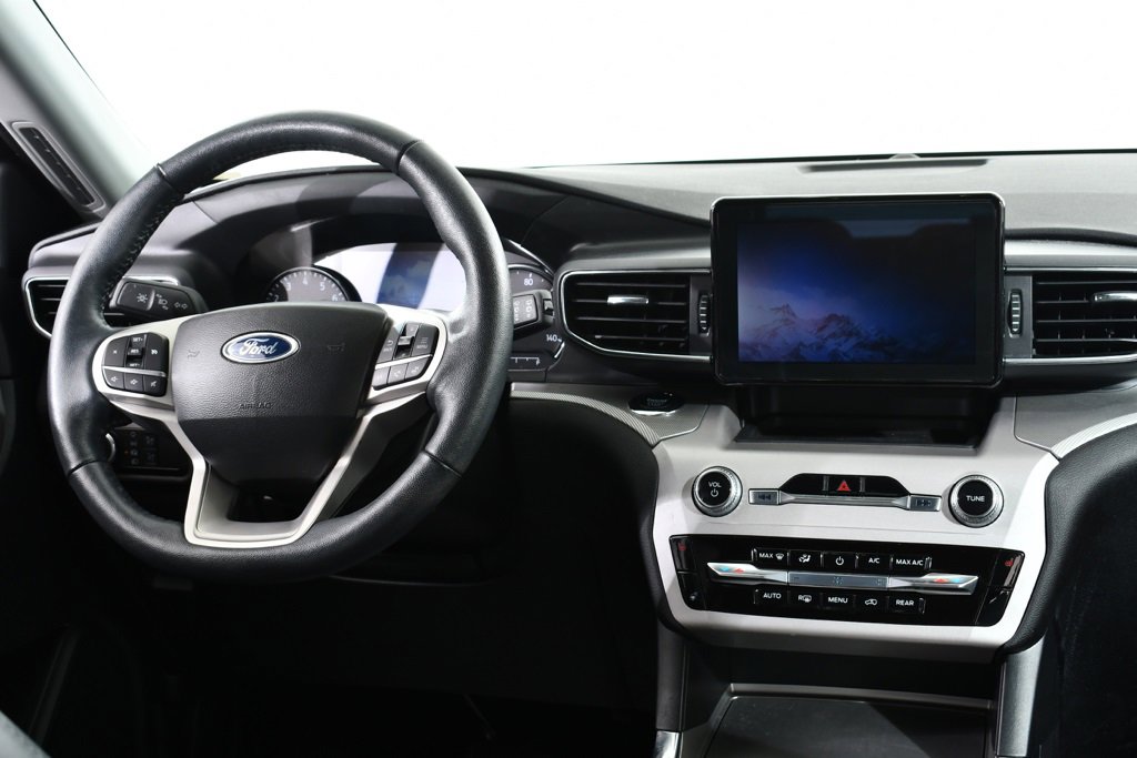 Used 2023 Ford Explorer XLT w/ Equipment Group 202A image 8